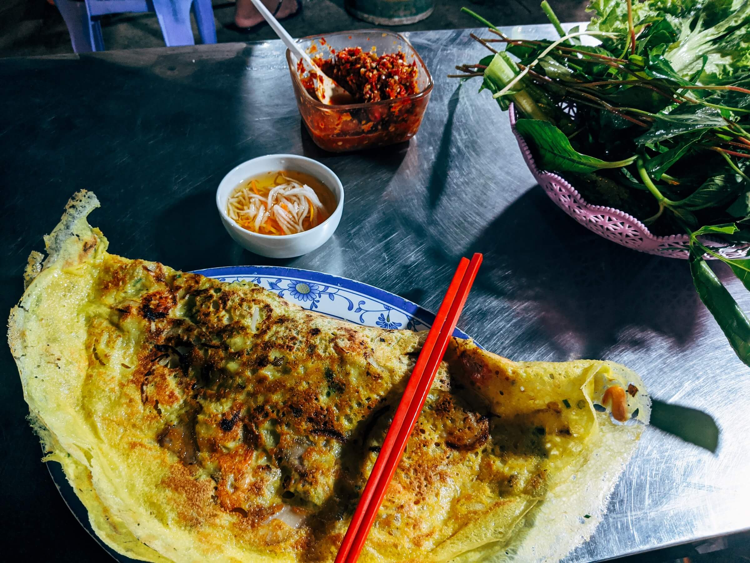 Vietnamese street foods bánh xèo