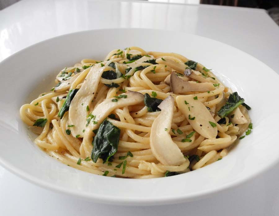 find vegetarian recipes Creamy Spinach and Mushroom Pasta