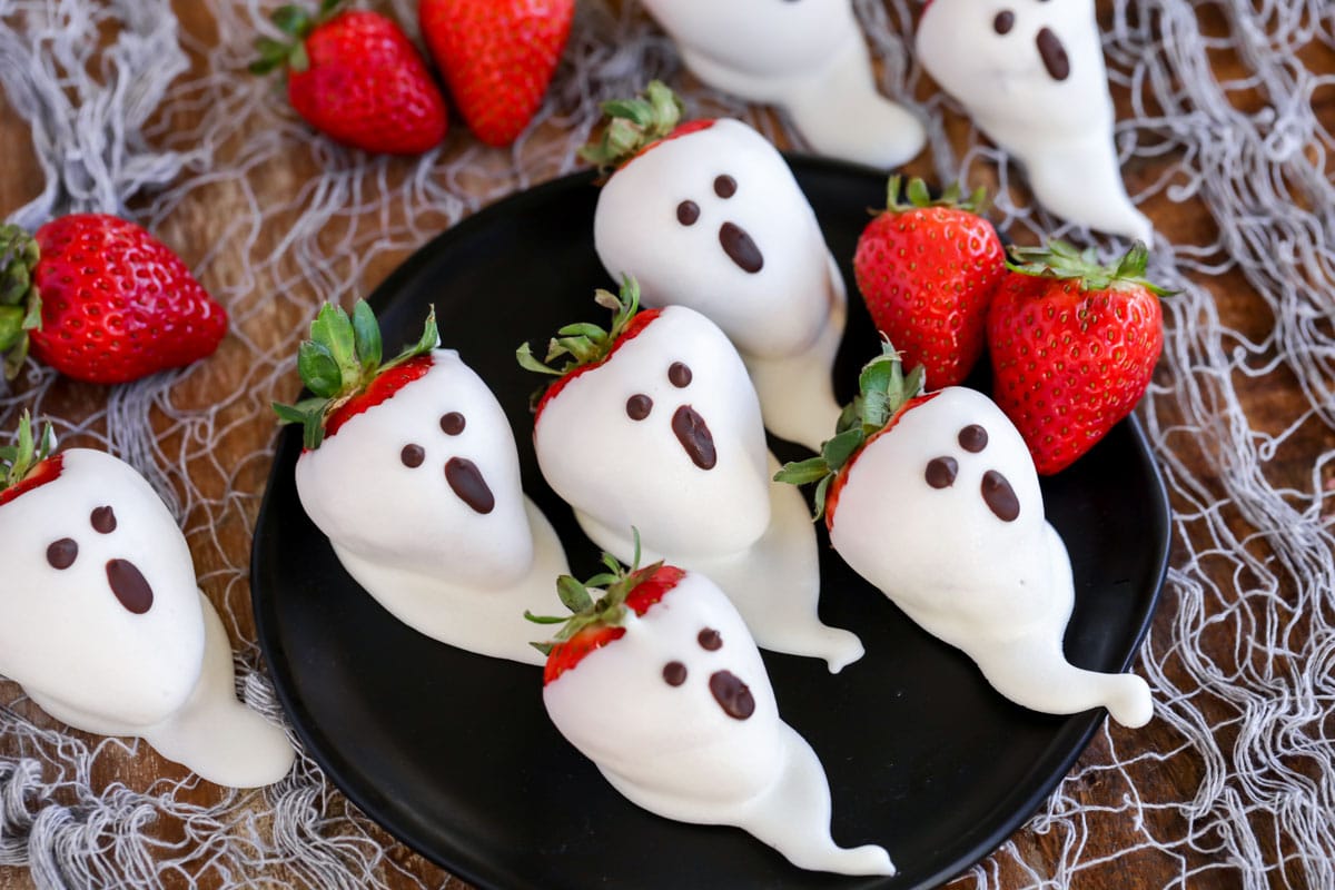 Halloween party food on budget ideas Halloween Ghost Strawberries