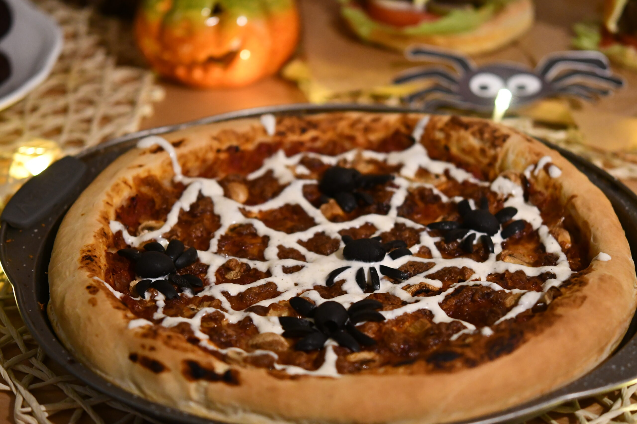 Halloween party food on budget ideas Spider Web Pizza
